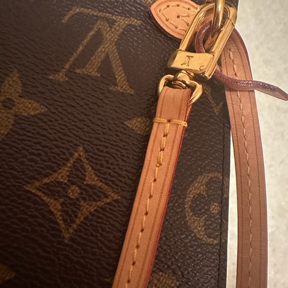 Louis Vuitton Neverfull Wrislet Monogram Print Red Interior - Picture 5 of 11